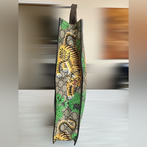 Gucci GG Supreme Bengal Tiger Tote - Picture 4 of 9